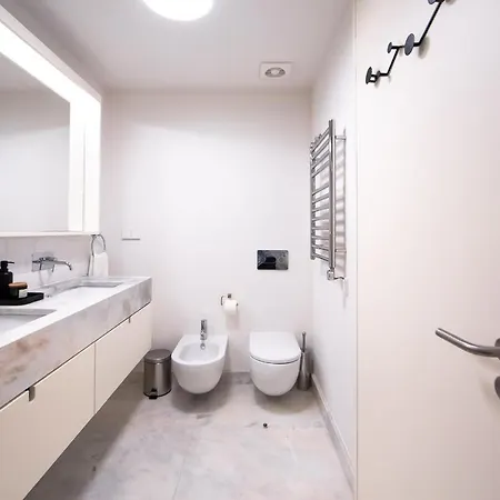 Brand New & Spacious 2bdr By Lovelystay